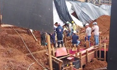 Trabalhador é resgatado com vida após ficar soterrado em obra
