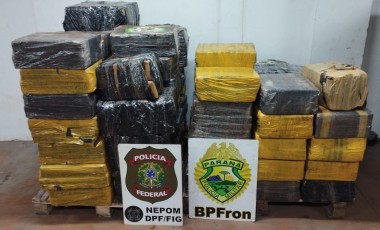 BPFRON e PF apreendem mais de uma tonelada de maconha em porto clandestino em Santa Helena