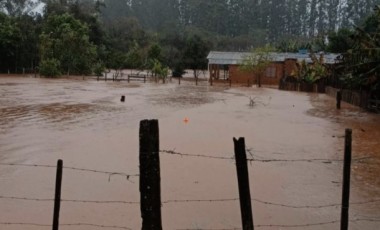 Chuva provoca alagamentos e suspensão de aulas em cidades do norte e do noroeste do RS