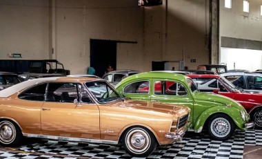 Parque de Exposições recebe shows e encontro de carros antigos