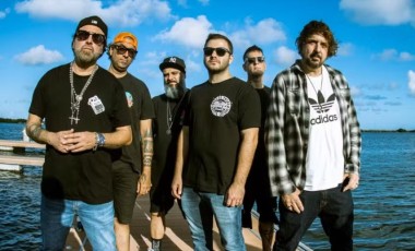 Cantor paranaense se torna vocalista de nova formação do Charlie Brown Jr. após tocar covers do grupo por 15 anos