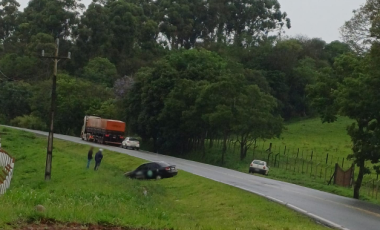 Motorista sai da pista para evitar colisão com carreta na BR-163