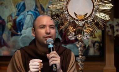 Frei Gilson reúne mais de 1 milhão de fiéis em oração na madrugada na primeira semana da Quaresma