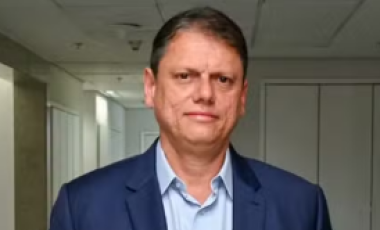 Tarcísio de Freitas é reeleito governador de São Paulo no primeiro turno