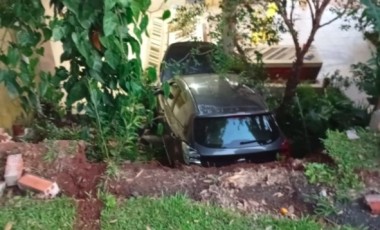 Carro sai da pista e cai em ribanceira, deixando quatro idosas feridas