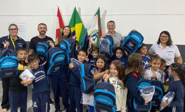 Município inicia entrega de uniformes e dá largada ao ano letivo na rede municipal