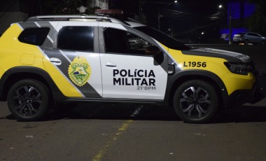 Homem é preso após agredir companheira durante deslocamento de carro