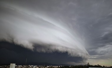 Ciclone e frente fria trazem ‘chuvarada’ e provocam queda nas temperaturas no fim de semana