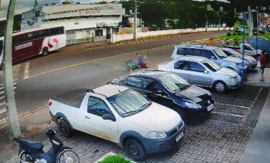 Câmera flagra atropelamento no bairro São Cristóvão