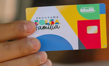 Governo acomoda reajuste do Bolsa Família no orçamento deste ano e eleva estimativa de rombo fiscal