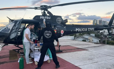 Criança de três anos com queimaduras é transferida de helicóptero