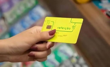Vale-refeição acaba na primeira metade do mês e trabalhador de SC paga para almoçar