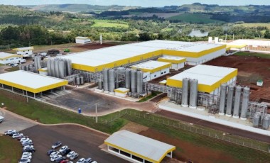 Gigante do leite inaugura megafábrica de R$ 612 milhões e abre 250 vagas de emprego no Paraná