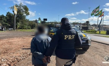 Motocicleta furtada é recuperada após ação conjunta da PRF e PM com apoio popular