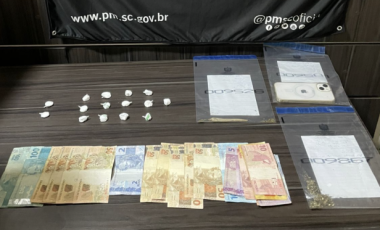 Homem é preso por tráfico de drogas após abordagem policial