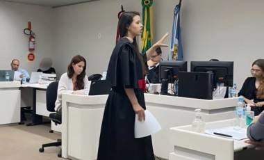 Mãe e padrasto são condenados a 37 e 41 anos de prisão por agressão contra crianças no Oeste