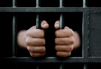 Homem condenado por tentativa de homicídio e violência doméstica é preso em bairro