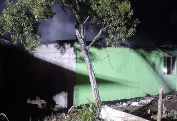 Incêndio destrói casa no bairro São Silvestre
