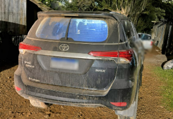 Polícia Militar recupera caminhonete furtada e prende dois homens em operação em Campo Erê e Flor do Sertão