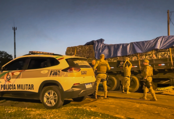 Perseguição termina em apreensão de caminhão com carga irregular na fronteira