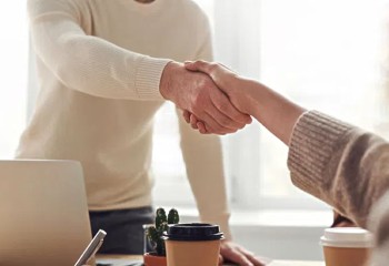 O hábito de cumprimentar as pessoas: será que desapareceu?