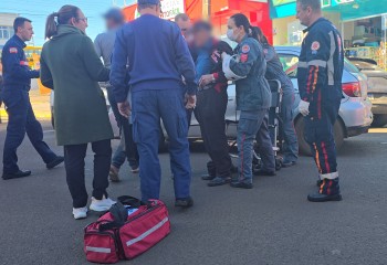Idoso de 87 anos é atropelado no centro de Barracão
