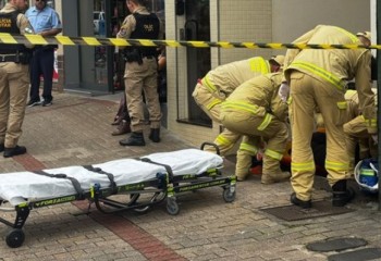 Mulher é esfaqueada após briga na Avenida Júlio Assis