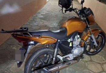 Motociclista sem habilitação foge da Polícia Militar e coloca pessoas em risco
