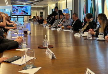 Diretor da Ascoagrin palestra durante evento da ACP em Curitiba
