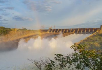 Itaipu abre vertedouro pela 3ª vez no ano após chuvas intensas