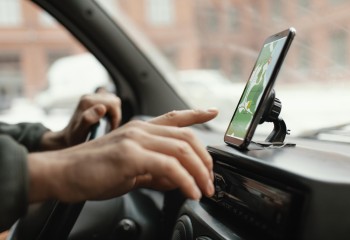 Motorista de aplicativo que enganou idosa e roubou mais de R$ 100 mil é indiciado