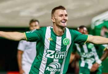 Chapecoense vence o Santos por 4 a 2 na estreia do Brasileirão na Arena Condá