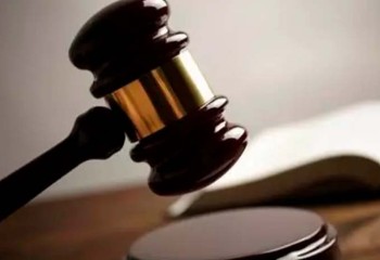 Homem é condenado a mais de 24 anos de prisão por matar a esposa e tentar matar o filho