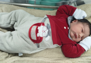 Bebê de 4,8 kg marca recorde de nascimento no HGI