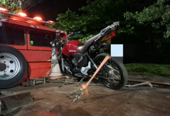 Motocicleta com mais de R$ 24 mil em notificações de trânsito é apreendida