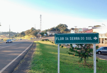 Homem sem identificação é socorrido após possível atropelamento