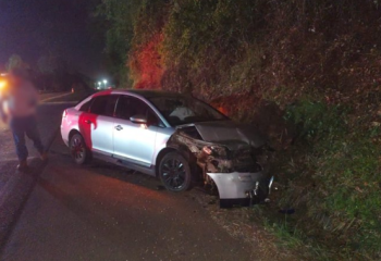 Colisão envolve quatro veículos na PR-483 durante a madrugada