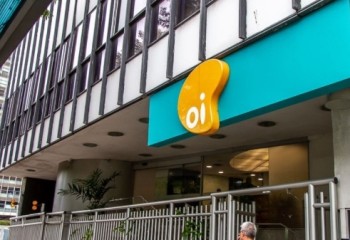 Falência da Oi: 800 trabalhadores paralisam atividades em SC por falta de pagamento de salário