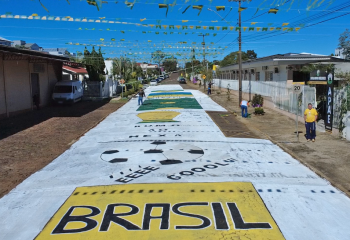 APAE Novos Horizontes transforma rua em palco de cores e esperança no clima da Copa do Mundo