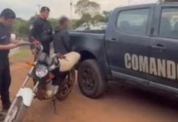 Jovem é preso após tentar fugir da polícia com moto adulterada