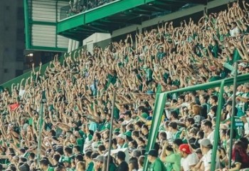Chape alerta torcida para punição por invasão de campo em caso de título no Catarinense