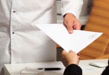 Médico é condenado a 17 anos por corrupção em esquema de fura-fila do SUS