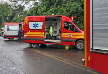 Motociclista fica ferido em colisão com caminhão na BR-282, em Maravilha