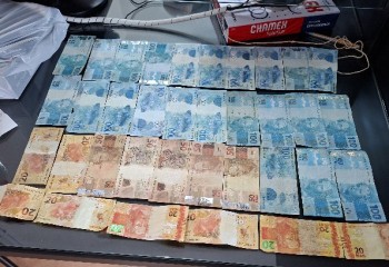 Casal é preso com mais de R$ 2,7 mil em notas falsas