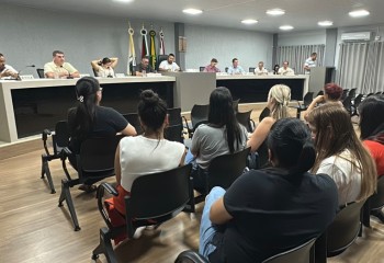 Votação de projeto de reajuste salarial aos servidores públicos e professores é adiada para a próxima sessão