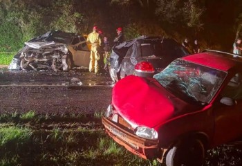 Duas pessoas morrem após acidente envolvendo seis veículos na BR-277