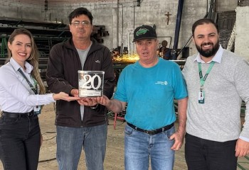 Metalúrgica Mapin completa 20 anos e recebe homenagem do Sicoob Vale Sul