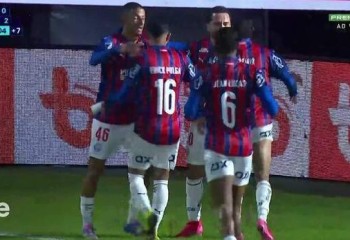 Bahia vence Bragantino e encosta no G-4 do Brasileirão