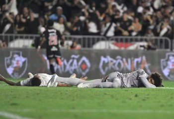 Timão sofre virada do Vasco nos minutos finais e volta à zona de rebaixamento