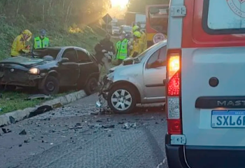 Tragédia na BR-282 deixa dois mortos e vários feridos em grave colisão